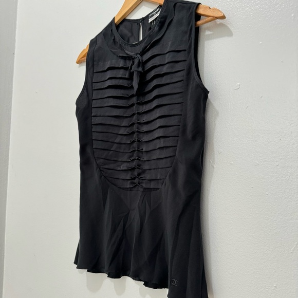 CHANEL BLACK SILK SLEEVELESS PLEATED BOW BLOUSE - Picture 4 of 10